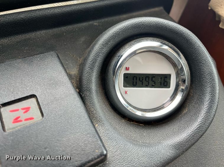 image for item DQ4104 2004 Fleetwood Revolution  RV