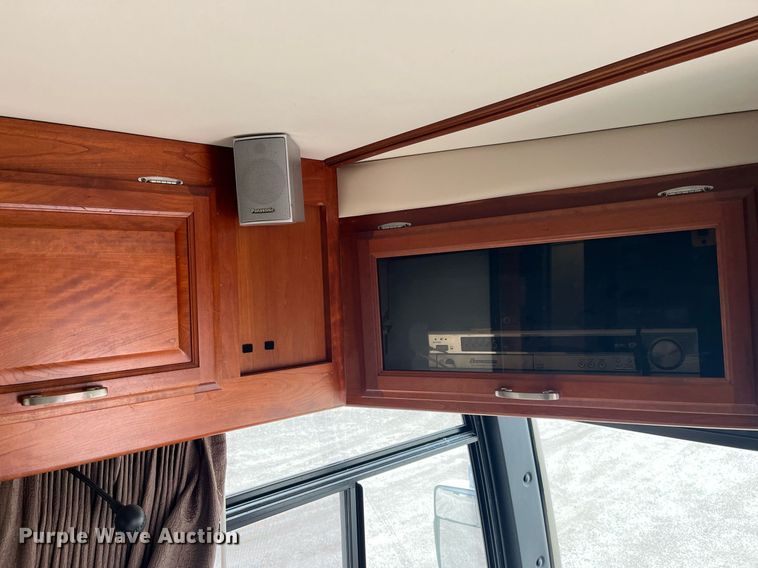 image for item DQ4104 2004 Fleetwood Revolution  RV