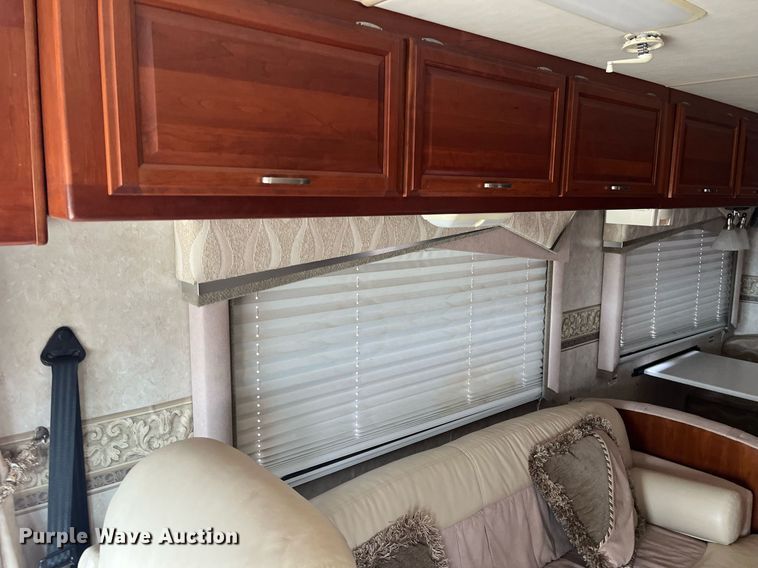 image for item DQ4104 2004 Fleetwood Revolution  RV