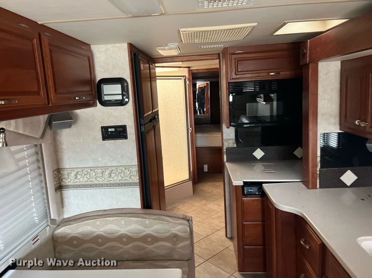 image for item DQ4104 2004 Fleetwood Revolution  RV