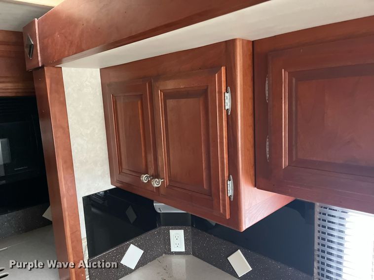 image for item DQ4104 2004 Fleetwood Revolution  RV