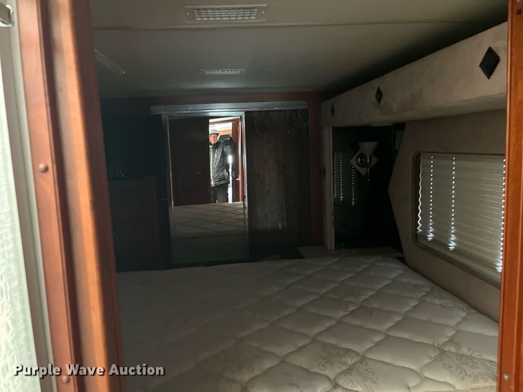 image for item DQ4104 2004 Fleetwood Revolution  RV