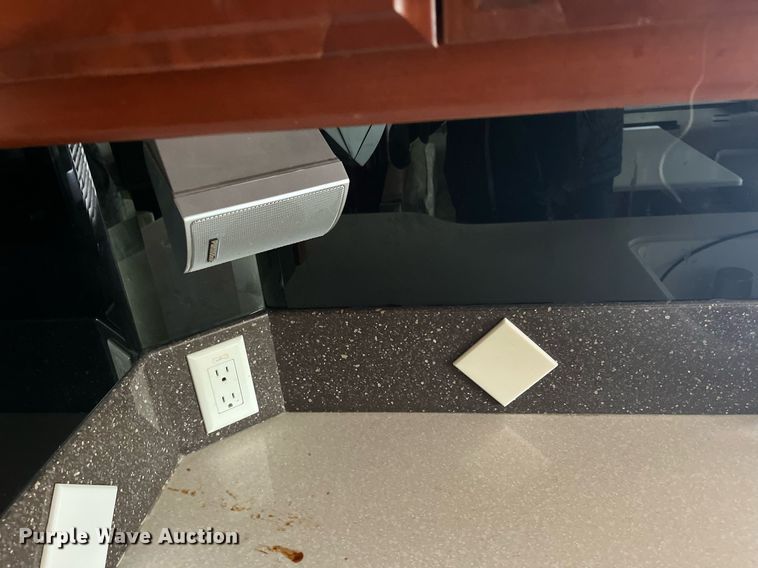 image for item DQ4104 2004 Fleetwood Revolution  RV