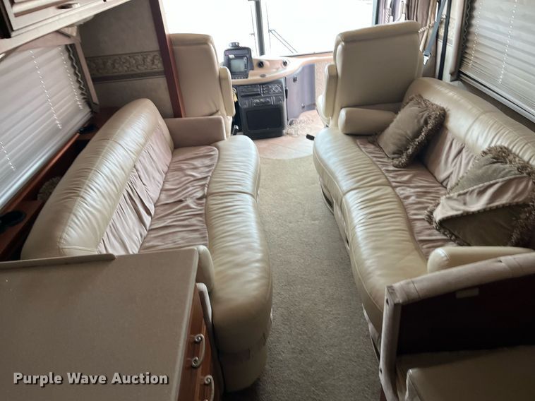 image for item DQ4104 2004 Fleetwood Revolution  RV