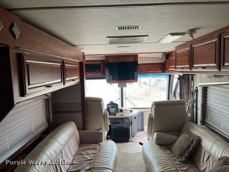 image for item DQ4104 2004 Fleetwood Revolution  RV