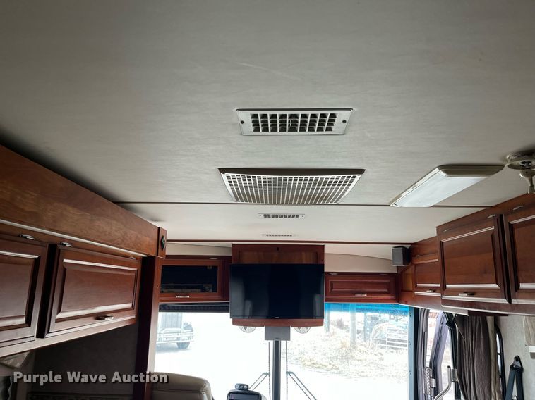 image for item DQ4104 2004 Fleetwood Revolution  RV