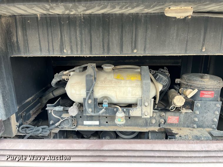 image for item DQ4104 2004 Fleetwood Revolution  RV