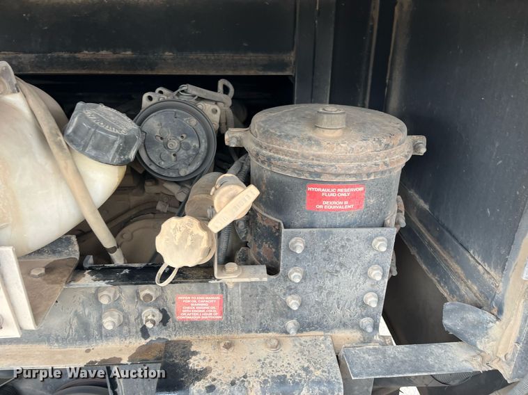 image for item DQ4104 2004 Fleetwood Revolution  RV