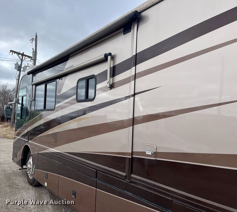 image for item DQ4104 2004 Fleetwood Revolution  RV