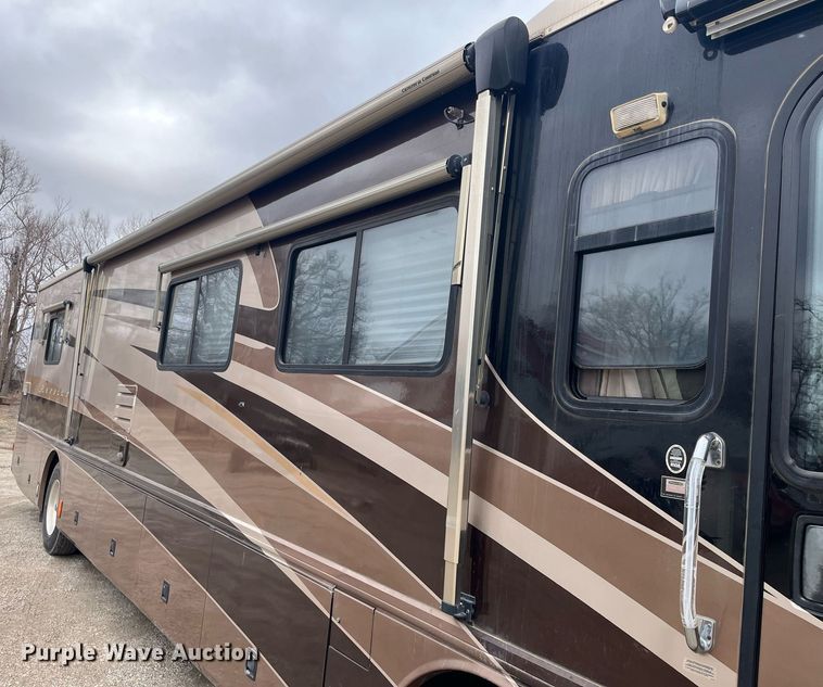 image for item DQ4104 2004 Fleetwood Revolution  RV