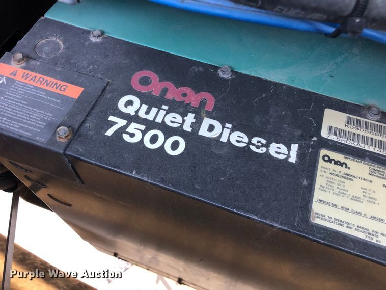 image for item DQ4104 2004 Fleetwood Revolution  RV