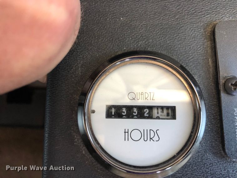 image for item DQ4104 2004 Fleetwood Revolution  RV