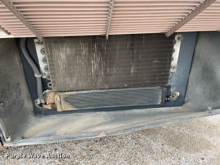 image for item DQ4104 2004 Fleetwood Revolution  RV