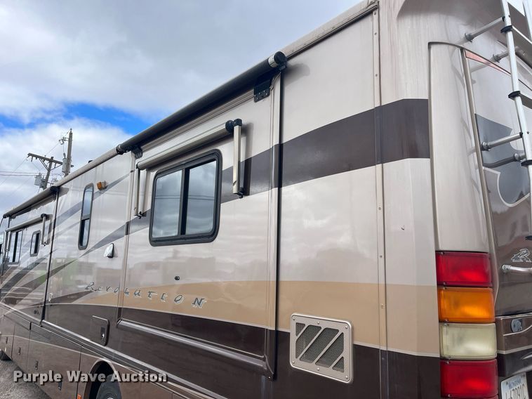 image for item DQ4104 2004 Fleetwood Revolution  RV