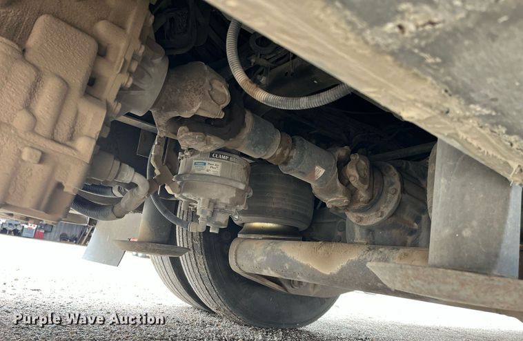 image for item DQ4104 2004 Fleetwood Revolution  RV