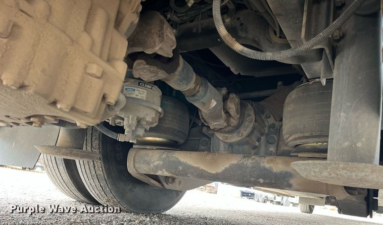 image for item DQ4104 2004 Fleetwood Revolution  RV