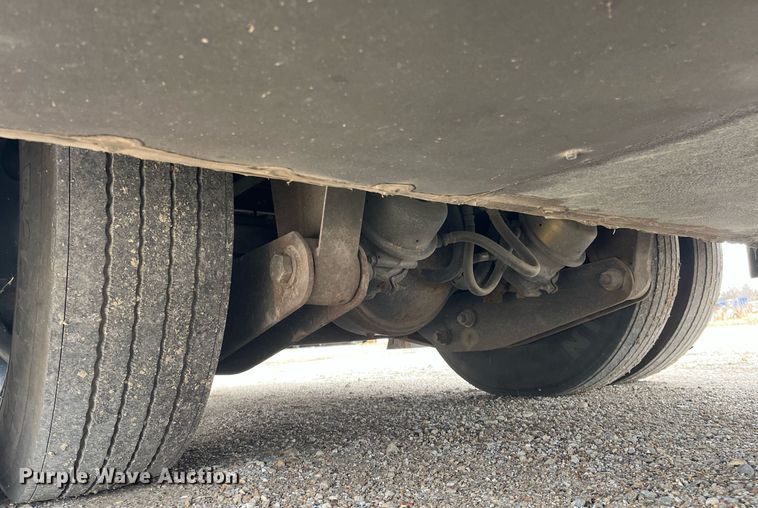 image for item DQ4104 2004 Fleetwood Revolution  RV