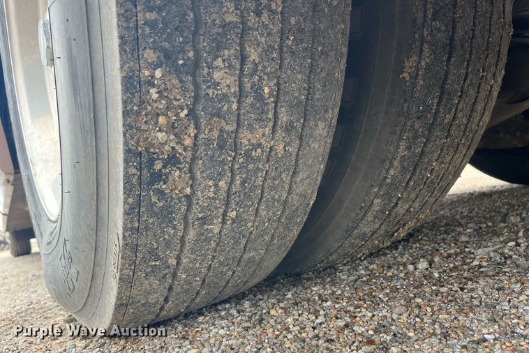 image for item DQ4104 2004 Fleetwood Revolution  RV