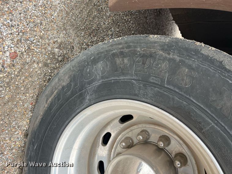 image for item DQ4104 2004 Fleetwood Revolution  RV