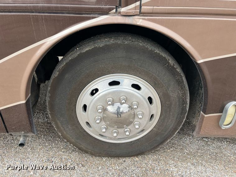 image for item DQ4104 2004 Fleetwood Revolution  RV