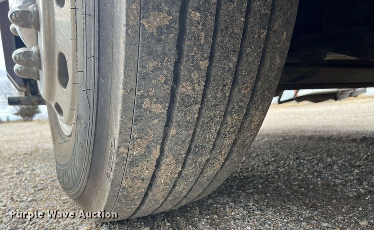 image for item DQ4104 2004 Fleetwood Revolution  RV