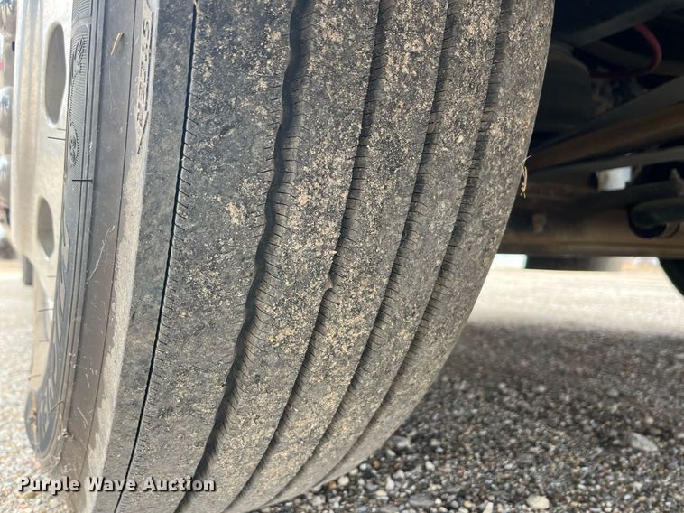 image for item DQ4104 2004 Fleetwood Revolution  RV