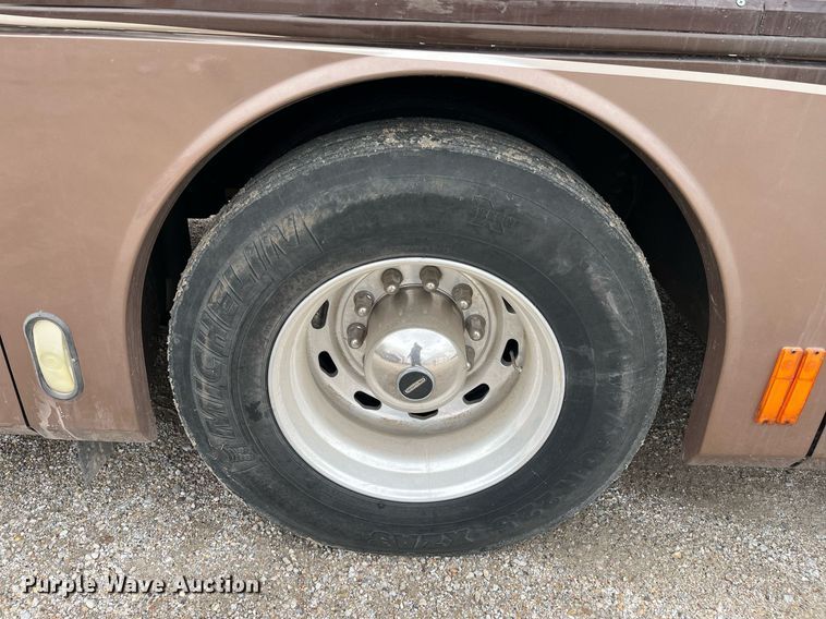 image for item DQ4104 2004 Fleetwood Revolution  RV