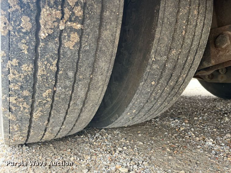 image for item DQ4104 2004 Fleetwood Revolution  RV