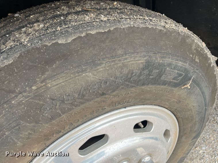 image for item DQ4104 2004 Fleetwood Revolution  RV