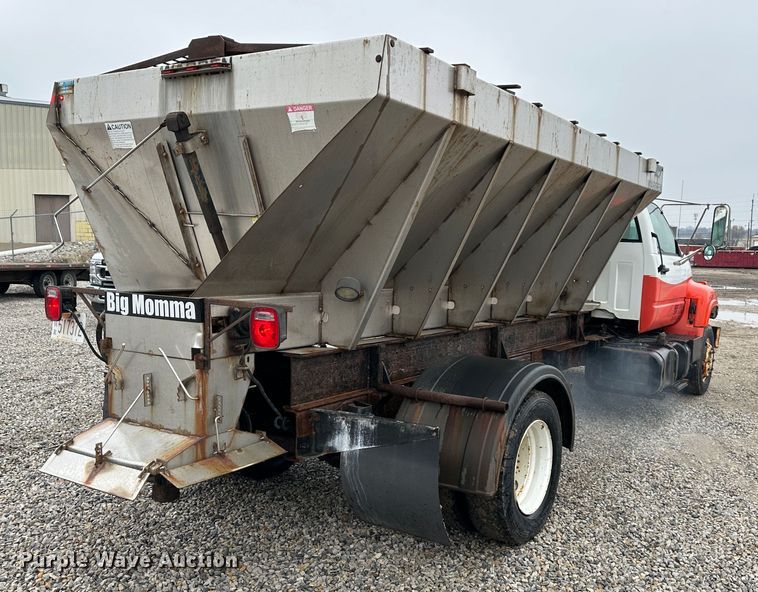 image for item DR5068 2000 GMC C6500  truck cab and chassis