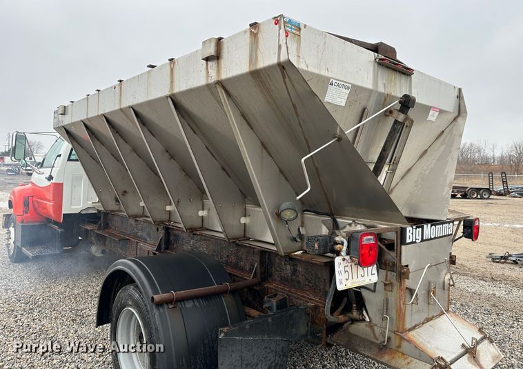 image for item DR5068 2000 GMC C6500  truck cab and chassis