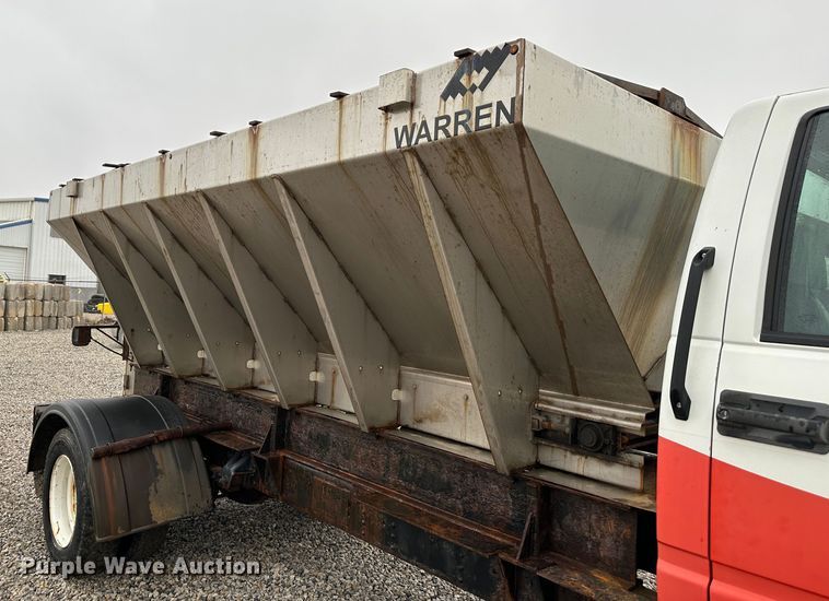 image for item DR5068 2000 GMC C6500  truck cab and chassis