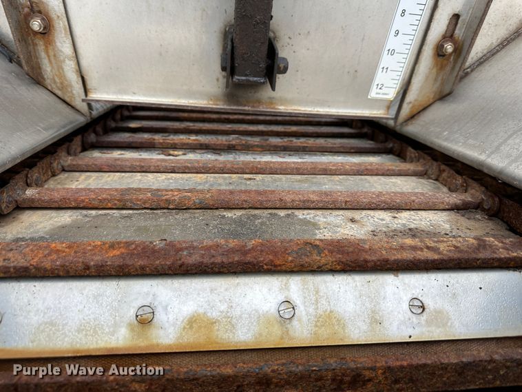 image for item DR5068 2000 GMC C6500  truck cab and chassis