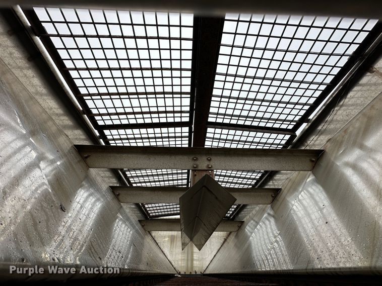 image for item DR5068 2000 GMC C6500  truck cab and chassis