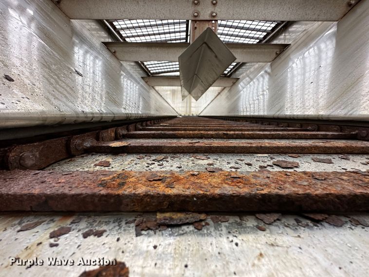 image for item DR5068 2000 GMC C6500  truck cab and chassis