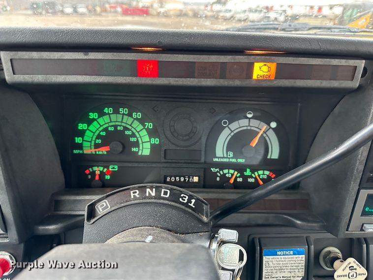 image for item DR5068 2000 GMC C6500  truck cab and chassis