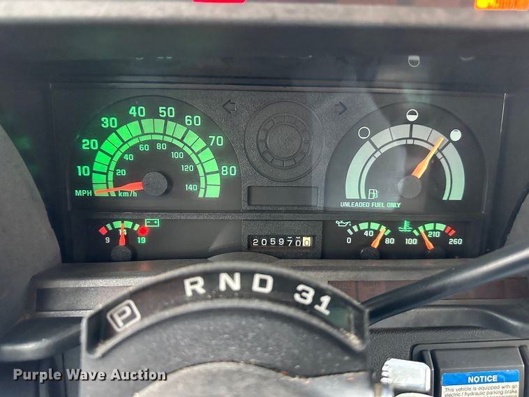 image for item DR5068 2000 GMC C6500  truck cab and chassis