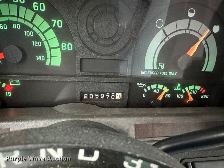 image for item DR5068 2000 GMC C6500  truck cab and chassis