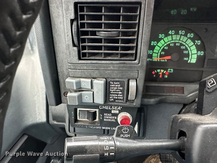 image for item DR5068 2000 GMC C6500  truck cab and chassis