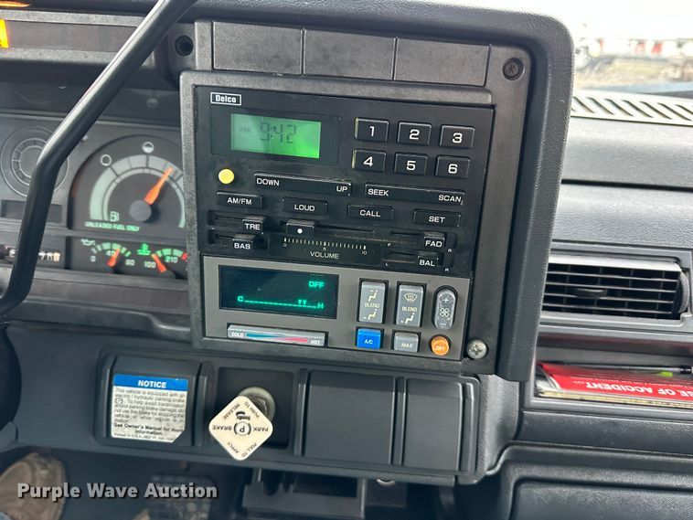 image for item DR5068 2000 GMC C6500  truck cab and chassis