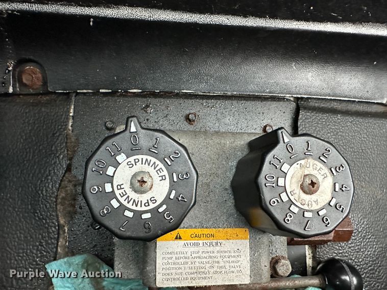 image for item DR5068 2000 GMC C6500  truck cab and chassis