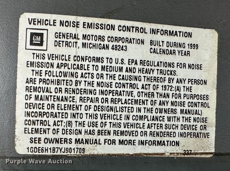 image for item DR5068 2000 GMC C6500  truck cab and chassis