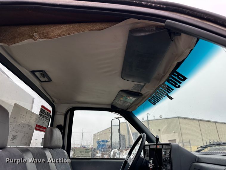 image for item DR5068 2000 GMC C6500  truck cab and chassis