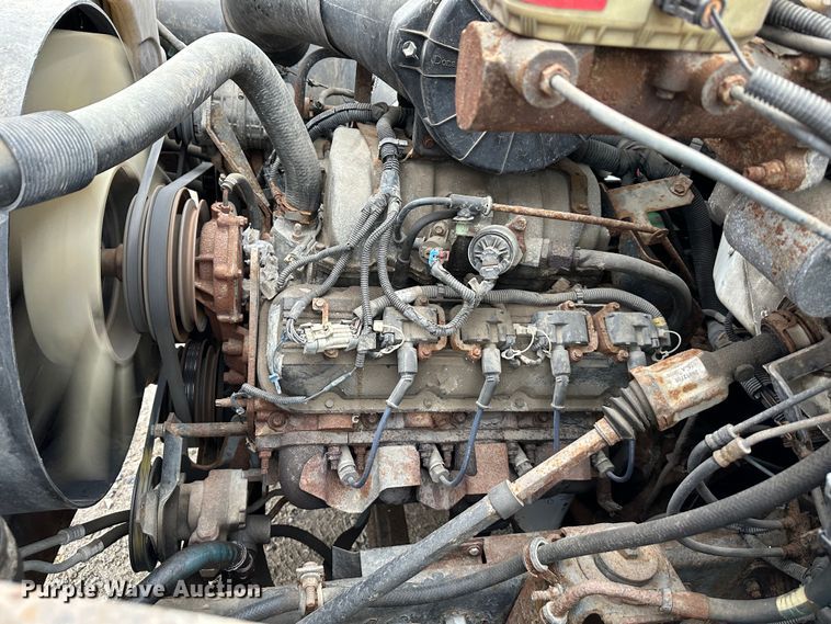 image for item DR5068 2000 GMC C6500  truck cab and chassis