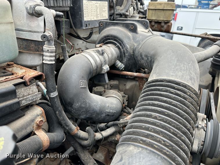 image for item DR5068 2000 GMC C6500  truck cab and chassis