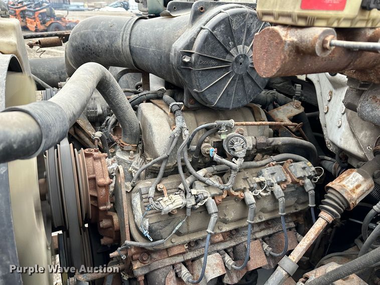 image for item DR5068 2000 GMC C6500  truck cab and chassis