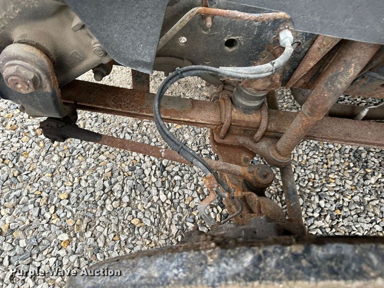 image for item DR5068 2000 GMC C6500  truck cab and chassis