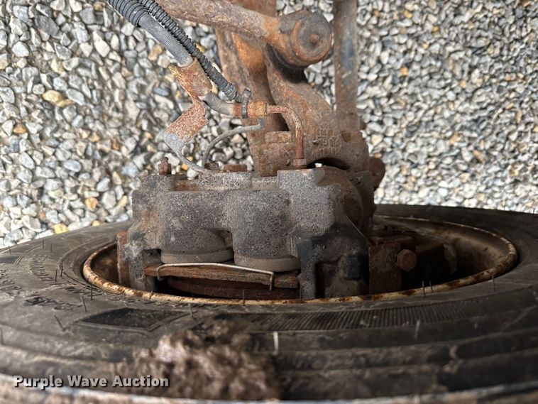 image for item DR5068 2000 GMC C6500  truck cab and chassis