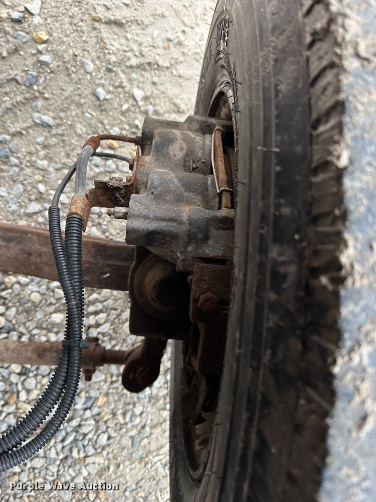 image for item DR5068 2000 GMC C6500  truck cab and chassis