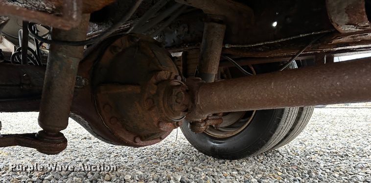 image for item DR5068 2000 GMC C6500  truck cab and chassis